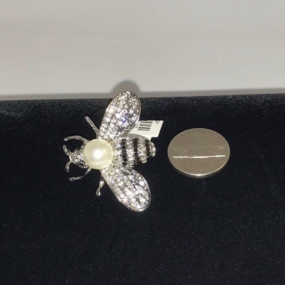 Silver Bee Brooch - Picture 4 of 8